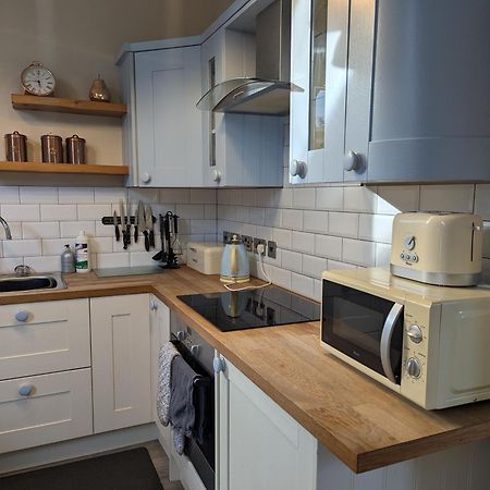 The Coach House Apartment At Cefn Tilla Court, アースク エクステリア 写真