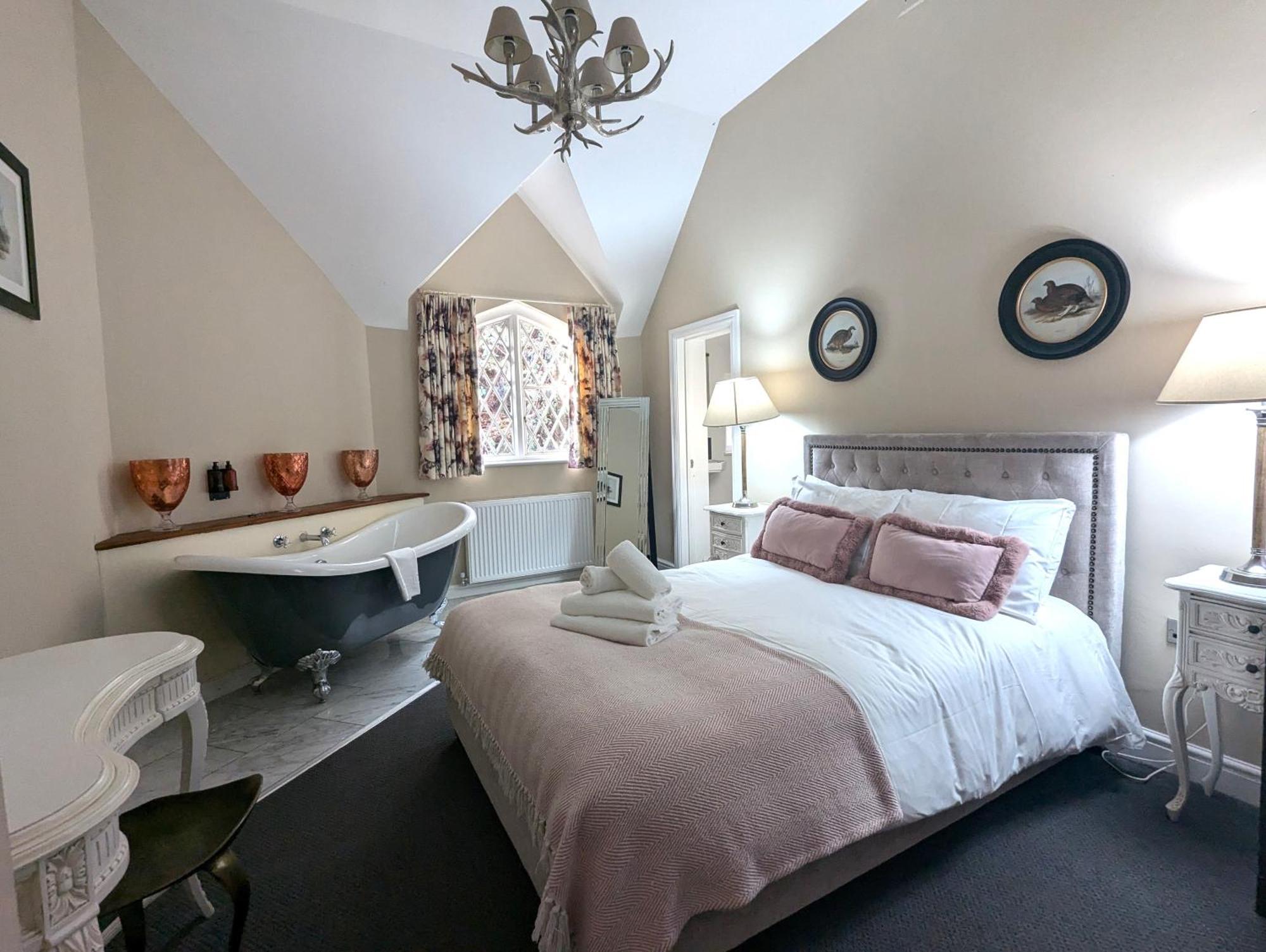 The Coach House Apartment At Cefn Tilla Court, アースク エクステリア 写真