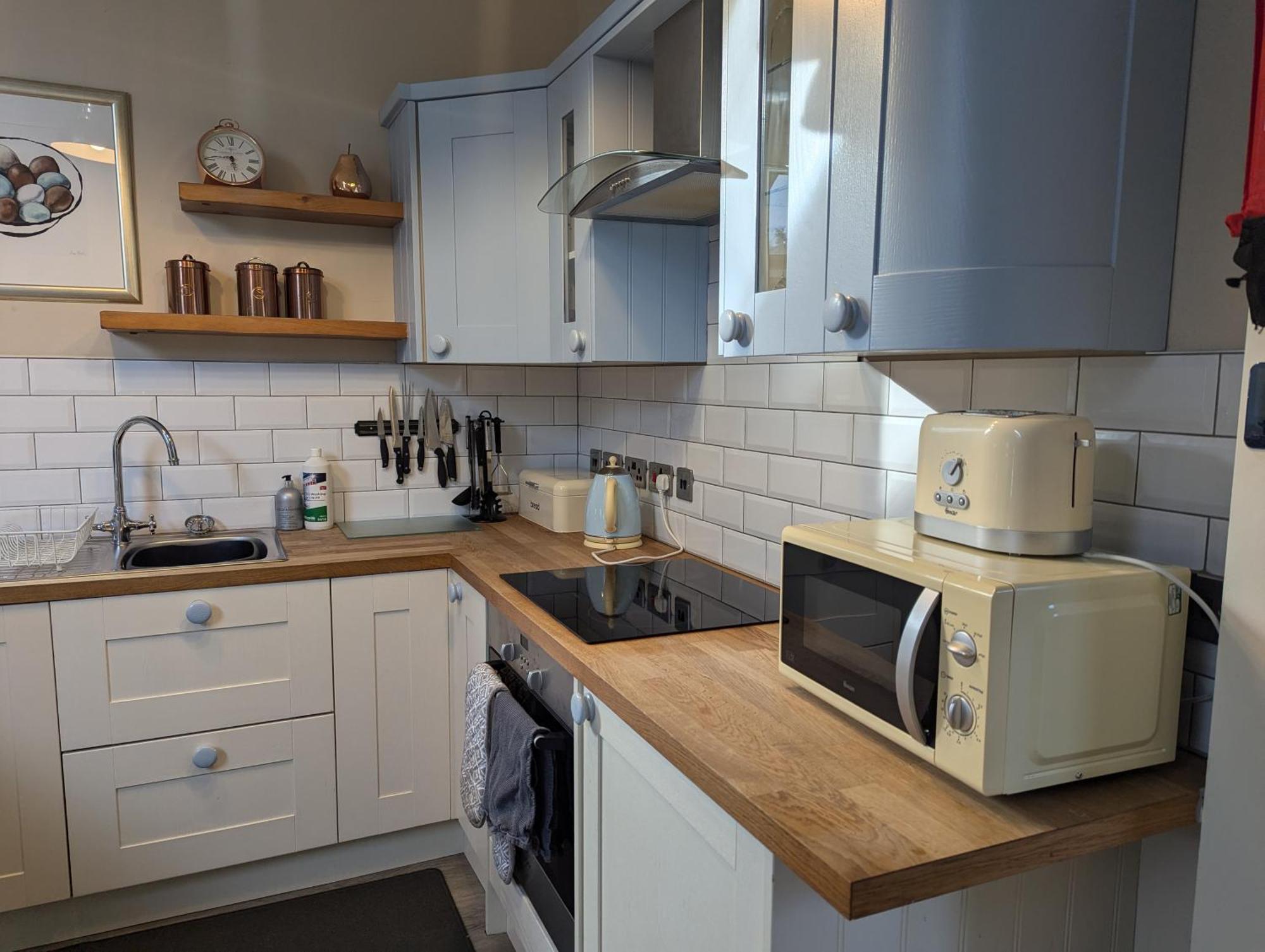 The Coach House Apartment At Cefn Tilla Court, アースク エクステリア 写真