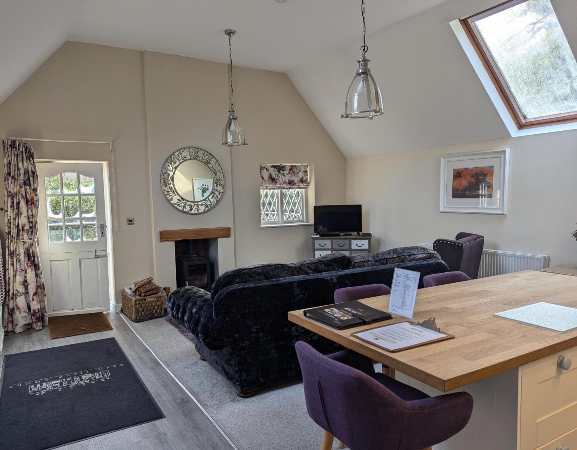 The Coach House Apartment At Cefn Tilla Court, アースク エクステリア 写真